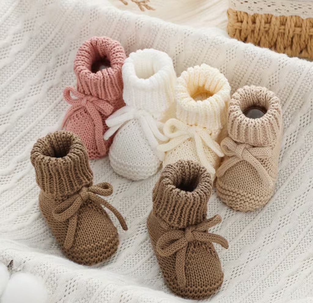 Hand knit baby booties (0-6 months)